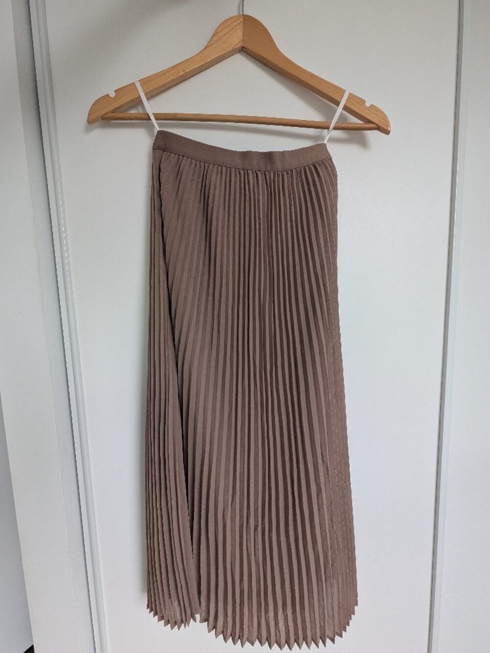 Babaton Pleated Midi Skirt